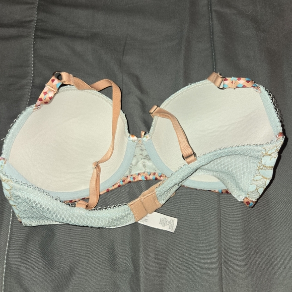 Victoria's Secret 32d Floral - Picture 2 of 2
